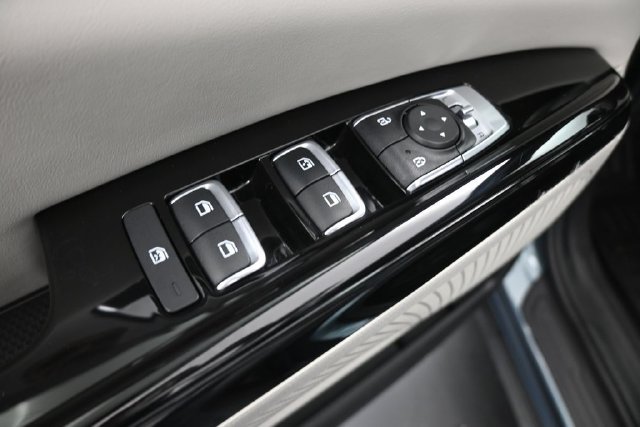 Used 2024 Kia Carnival EX FWD image 13
