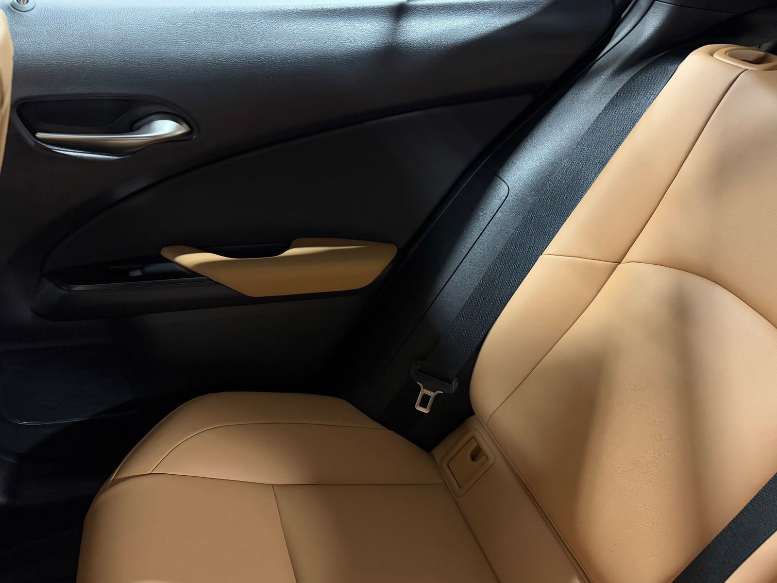 Used 2025 Lexus UX 300h AWD image 32