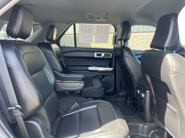 Used 2021 Ford Explorer XLT w/ Equipment Group 202A AWD/4WD image 14