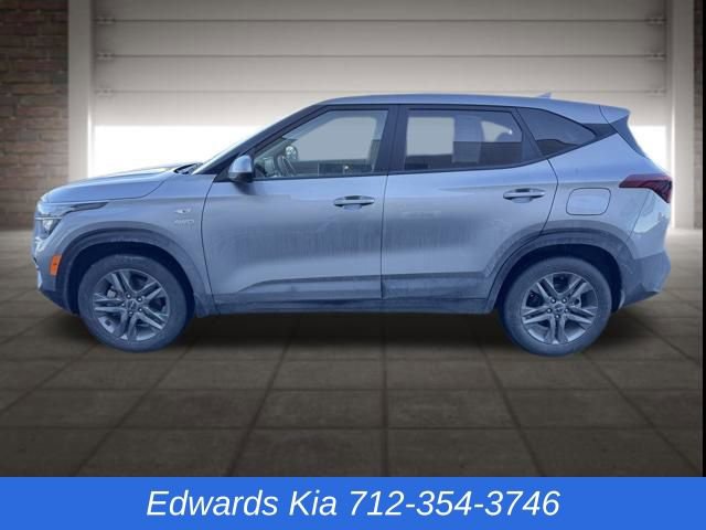 Used 2023 Kia Seltos LX image 2