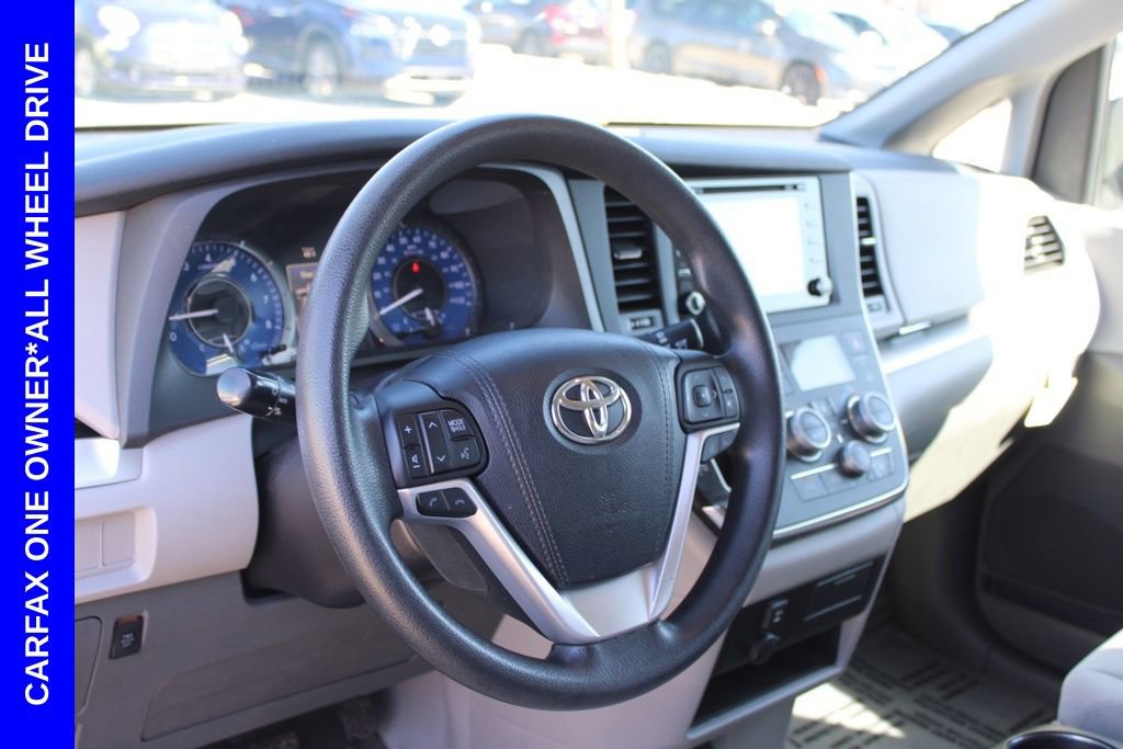 Used 2018 Toyota Sienna LE image 17