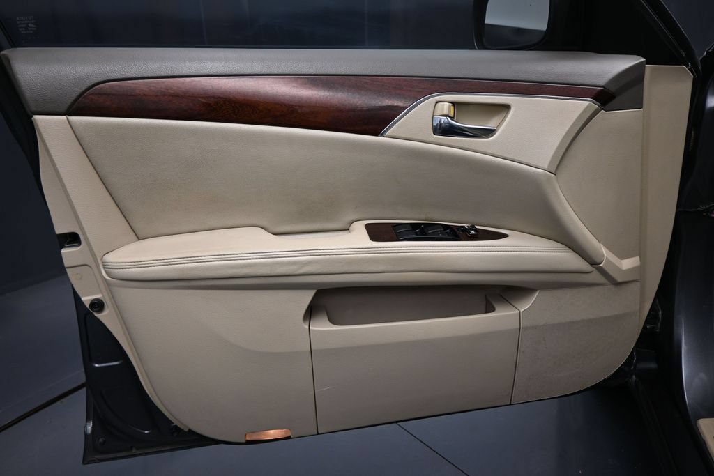Used 2009 Toyota Avalon XLS FWD image 10