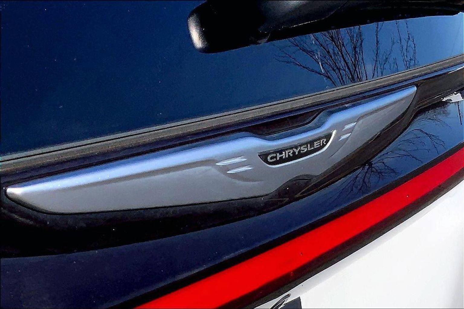 Used 2023 Chrysler Pacifica Touring-L image 28