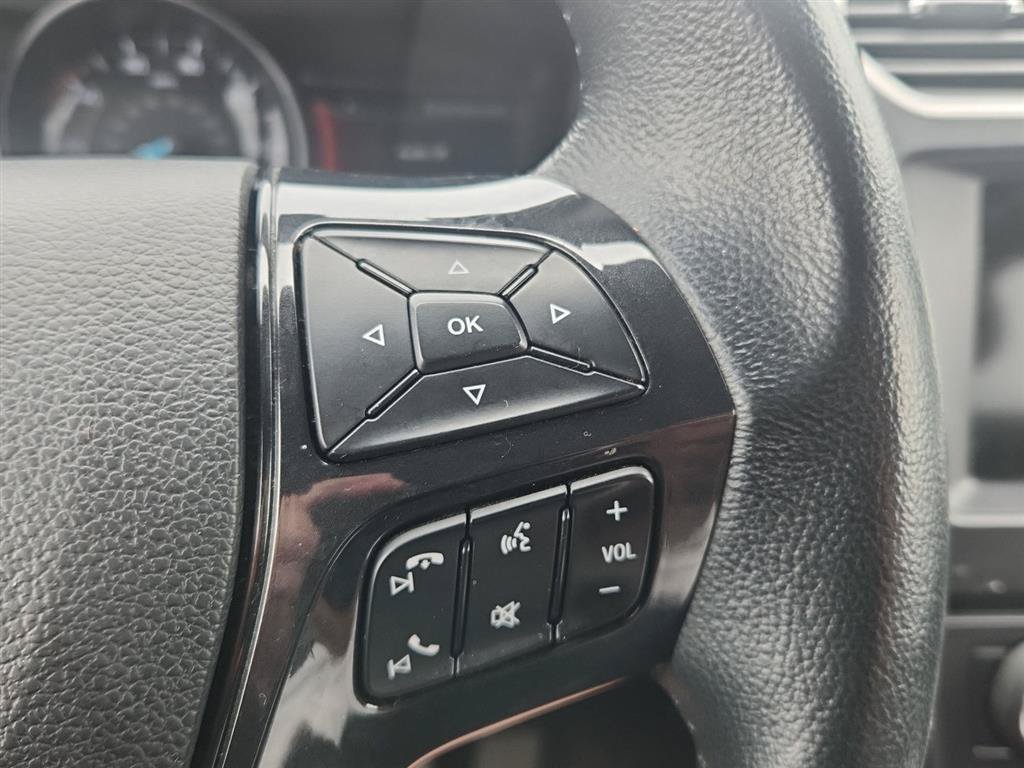 Used 2017 Ford Explorer XLT w/ Equipment Group 201A AWD/4WD image 16