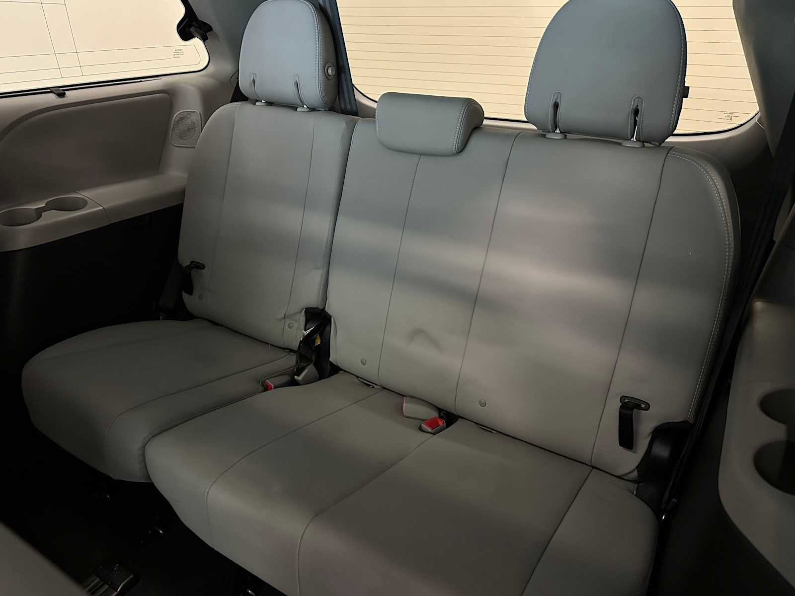 Used 2017 Toyota Sienna Limited Premium image 26