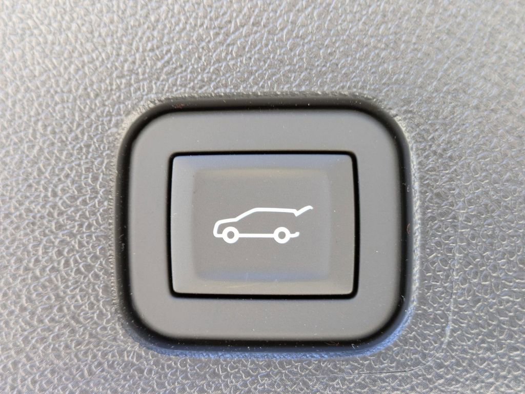 New 2026 Chevrolet Traverse LT w/ Driver Confidence Package FWD image 15