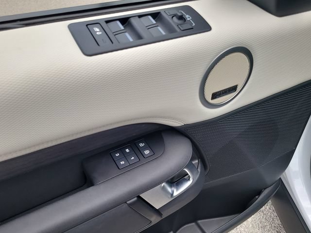 Used 2023 Land Rover Discovery Metropolitan Edition AWD/4WD image 20