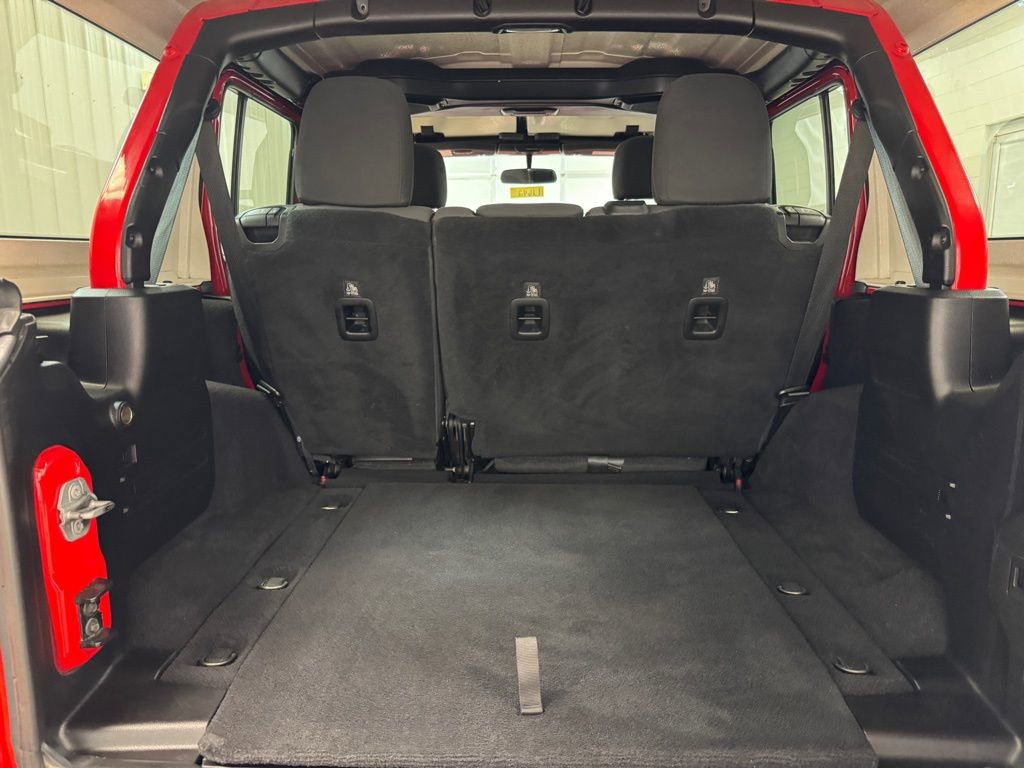 Used 2019 Jeep Wrangler Unlimited Sahara image 25