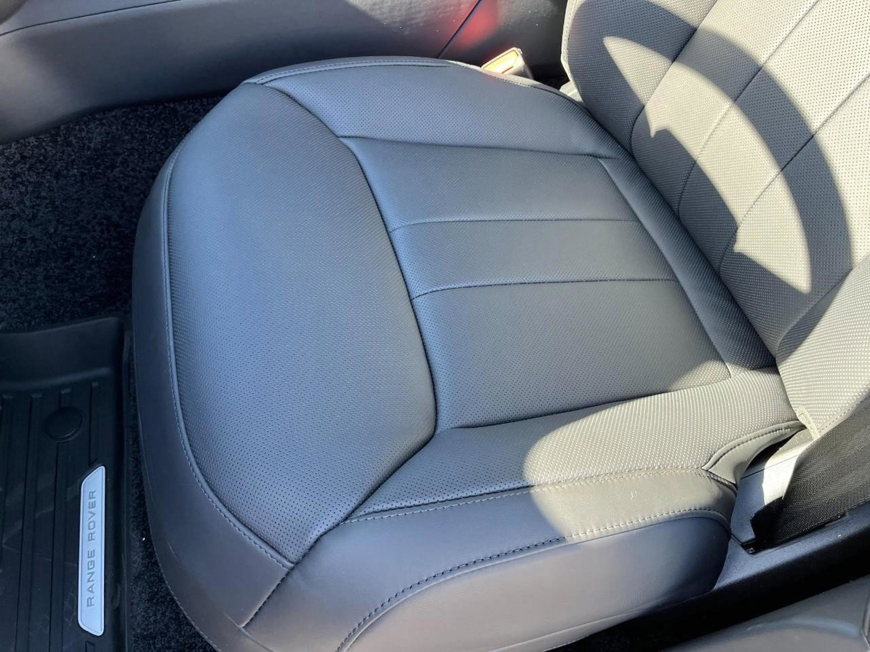 New 2025 Land Rover Range Rover SE image 34
