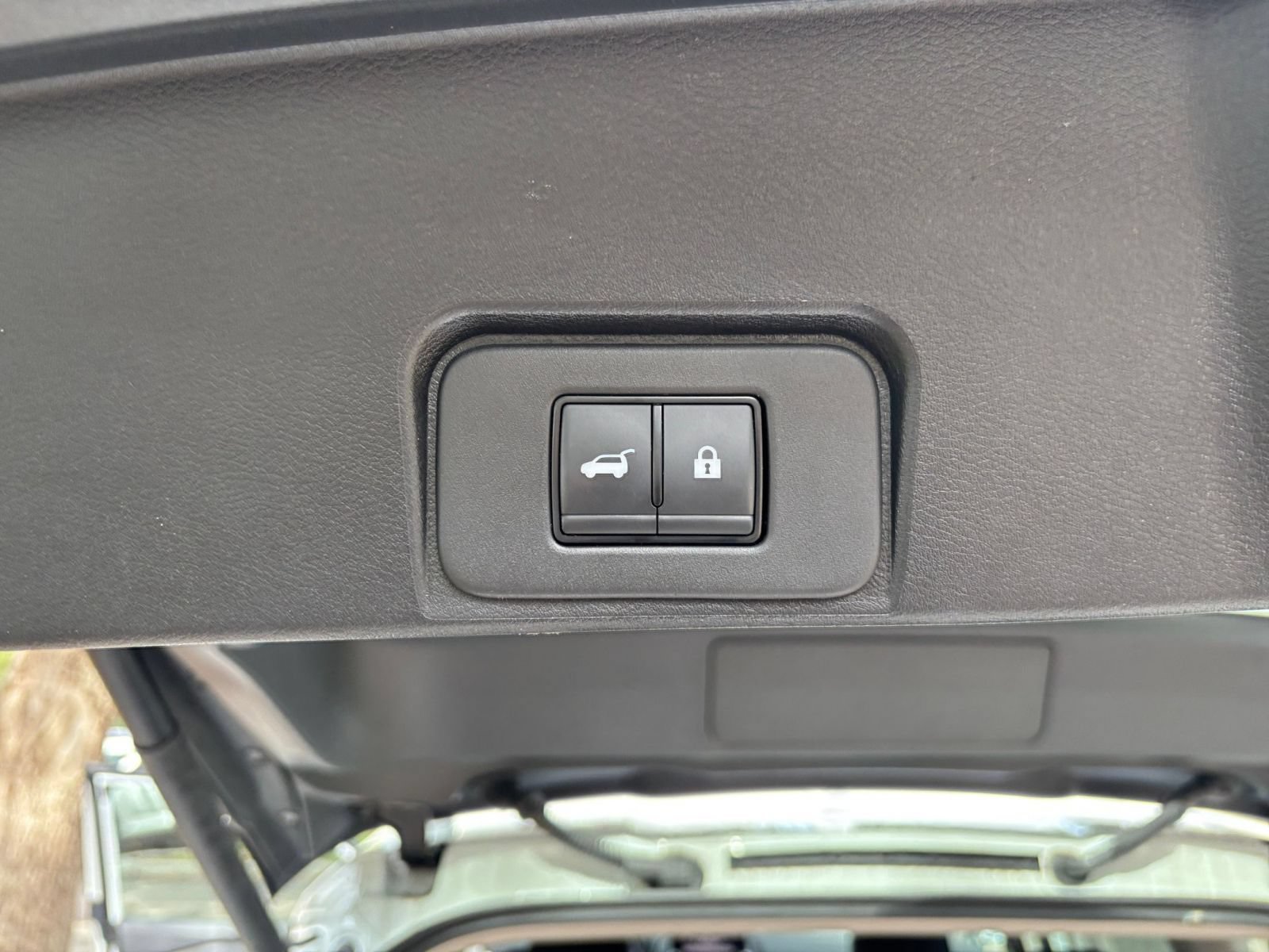 Used 2025 Nissan Rogue SV FWD image 22
