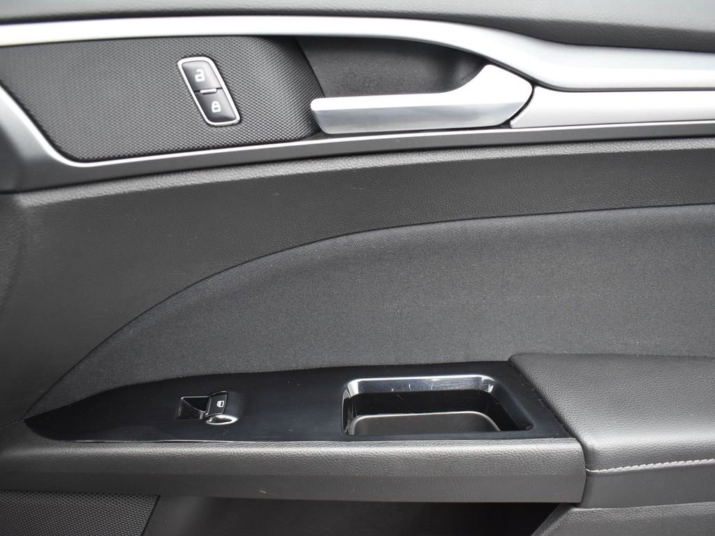 Used 2016 Ford Fusion SE image 30