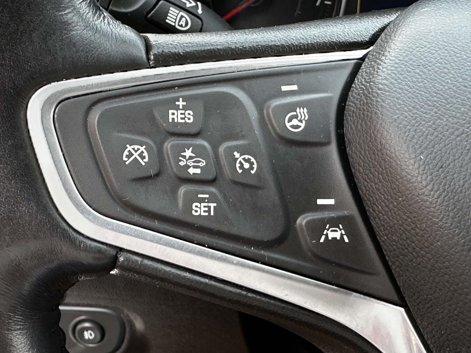 Used 2022 Chevrolet Equinox Premier AWD/4WD image 23