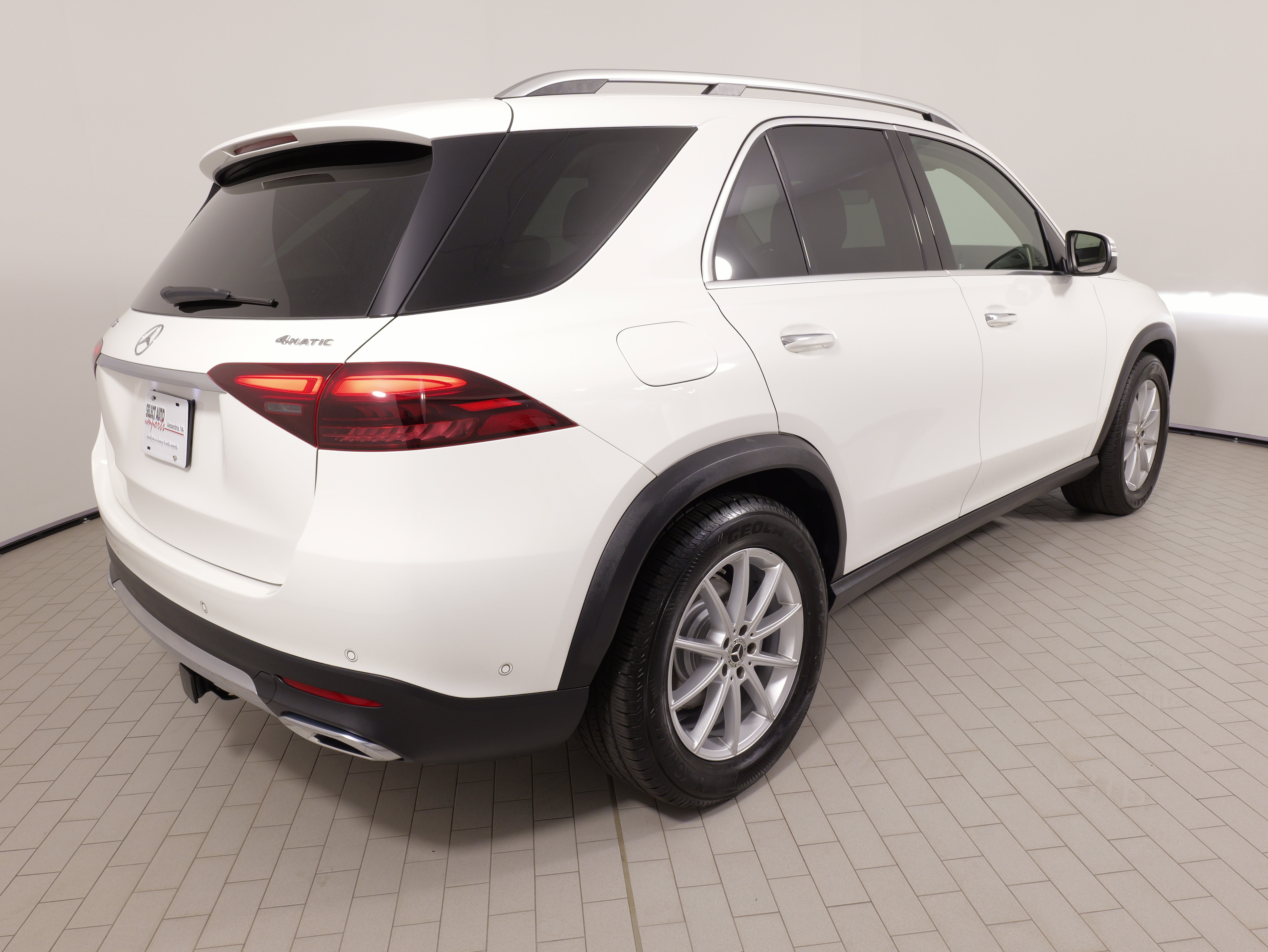 Used 2024 Mercedes-Benz GLE 350 4MATIC image 11