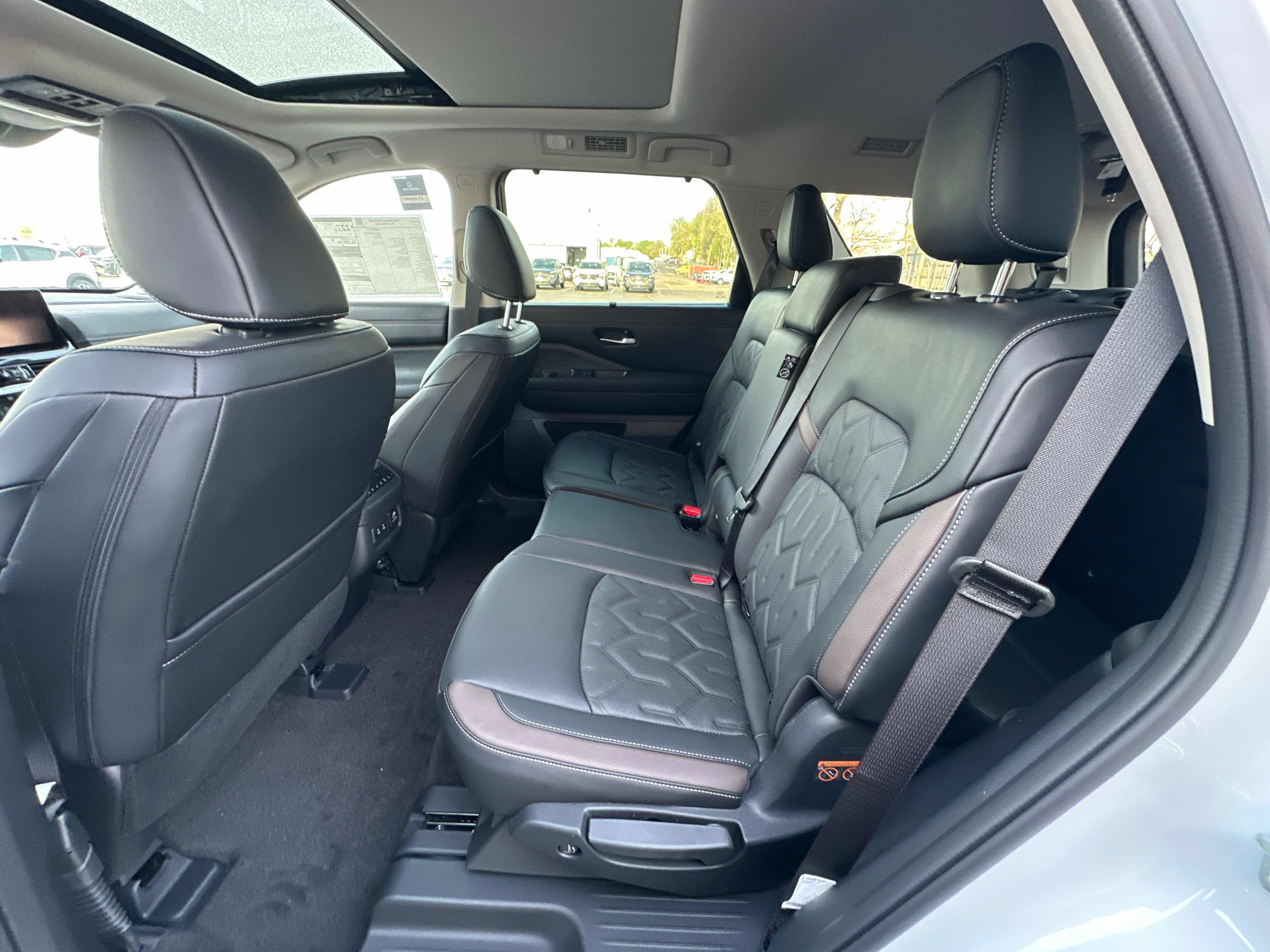 New 2026 Nissan Pathfinder Platinum AWD/4WD image 28