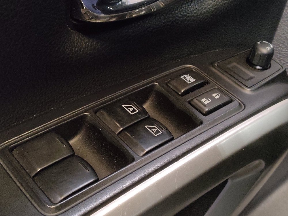Used 2017 Nissan Titan SV RWD image 27