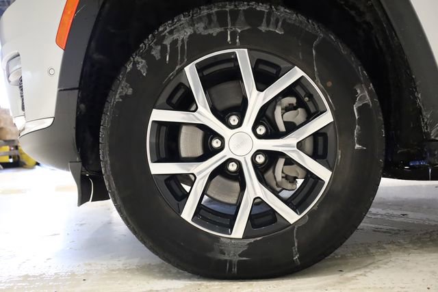 Used 2024 Jeep Grand Cherokee L Limited w/ Luxury Tech Group II image 8