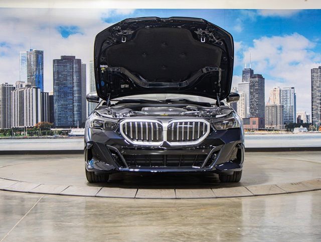 Used 2026 BMW 550e xDrive w/ Premium Package image 4