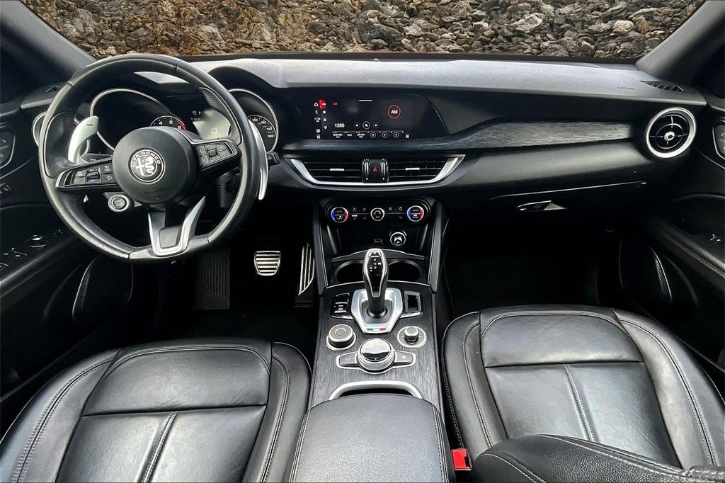Used 2022 Alfa Romeo Stelvio Sprint image 13