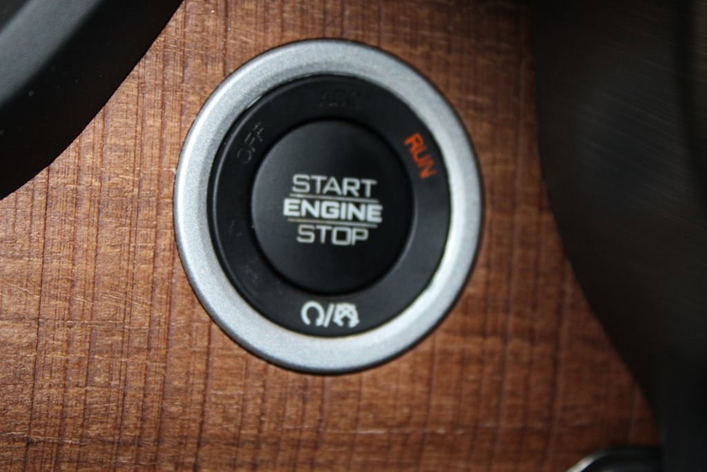 Used 2022 RAM 1500 Limited w/ Body-Colour Bumper Group image 31