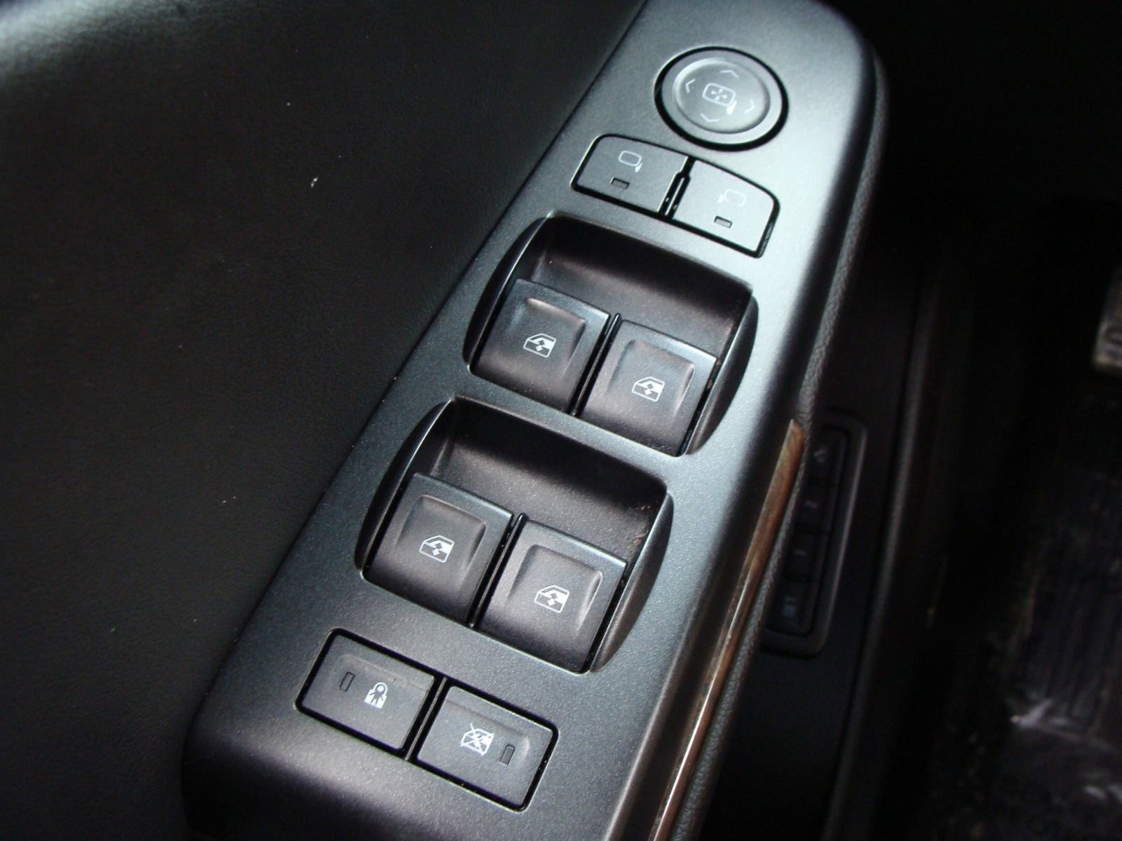 Used 2016 Chevrolet Suburban LT image 29