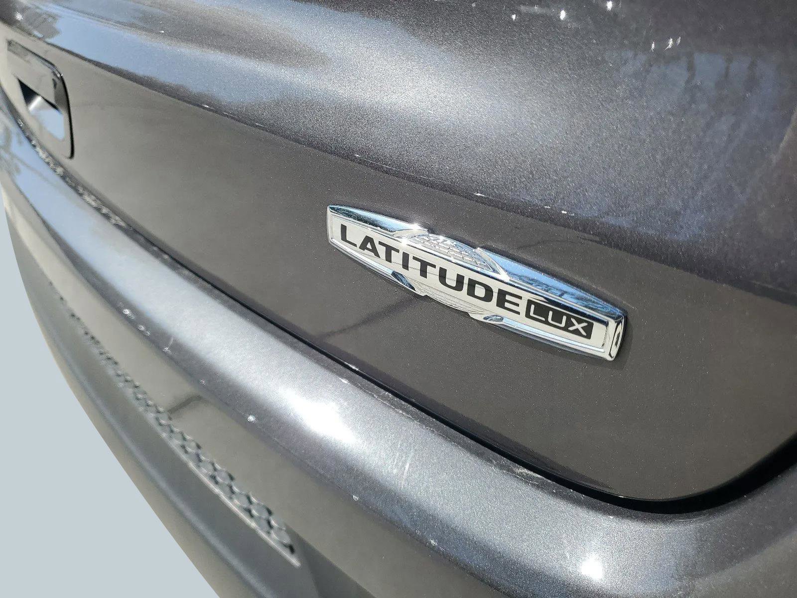 Certified 2024 Jeep Compass Latitude image 8