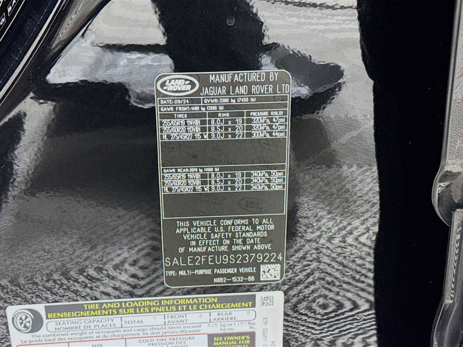 Used 2025 Land Rover Defender 130 X-Dynamic SE image 30