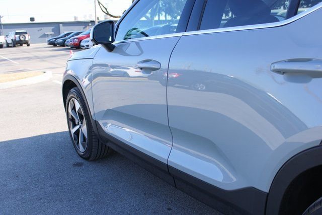 Used 2025 Volvo XC40 B5 Plus image 49