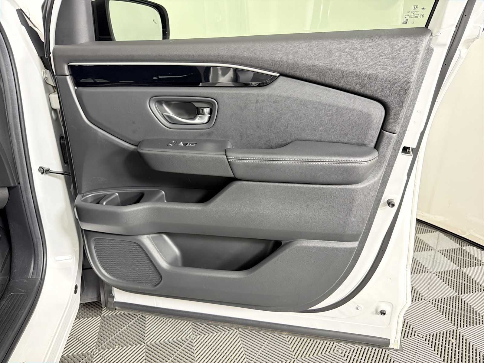 Used 2025 Honda Pilot EX-L image 12
