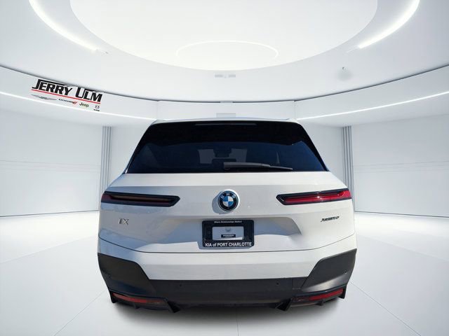Used 2023 BMW iX xDrive50 image 4