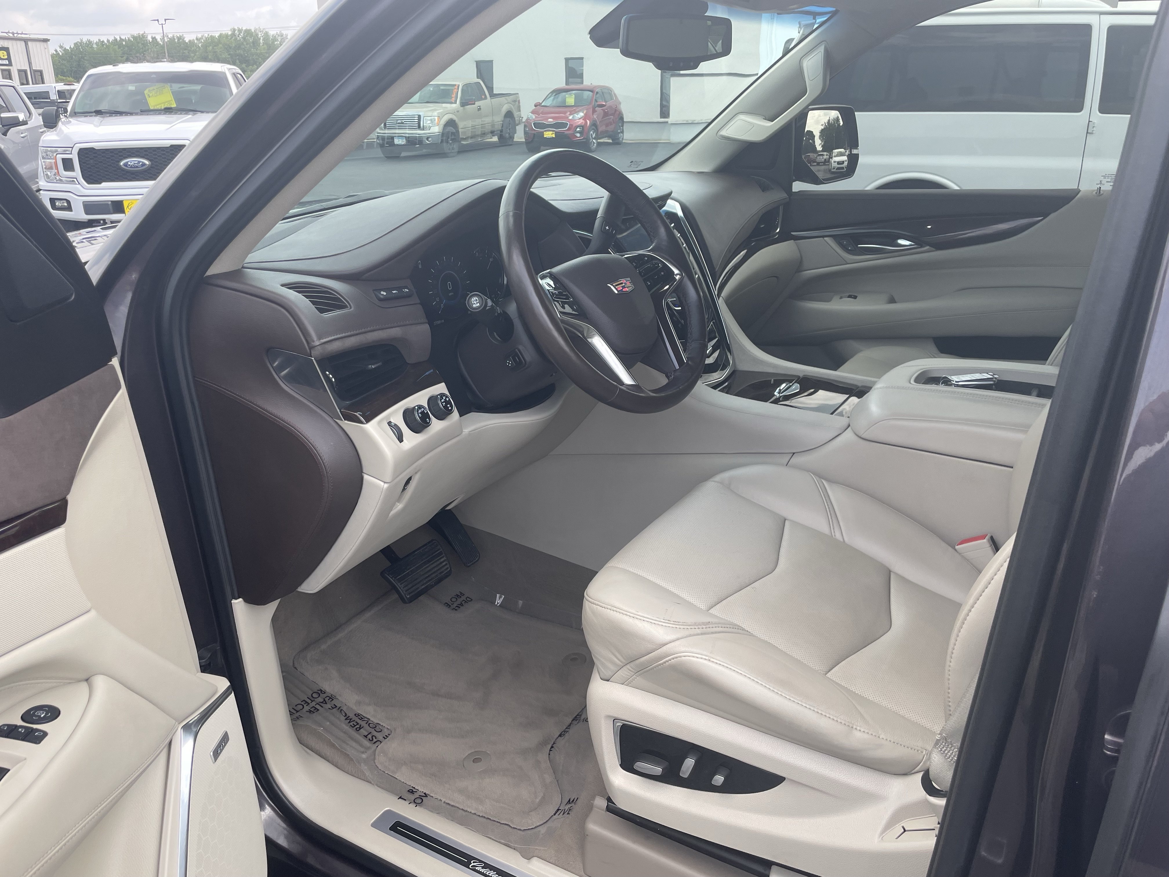 Used 2016 Cadillac Escalade ESV Premium AWD/4WD image 12