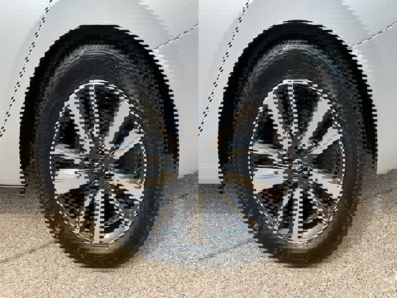 Used 2025 Nissan Versa SV image 8