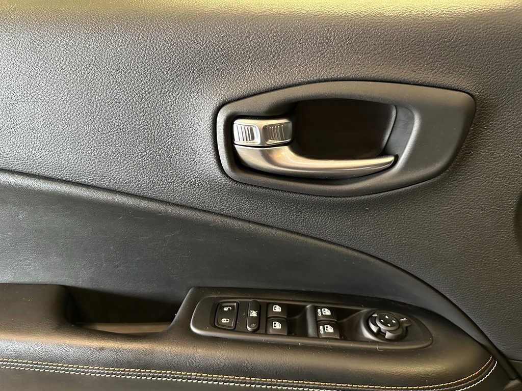 Used 2020 Jeep Compass Sport w/ Cold Weather Group image 17