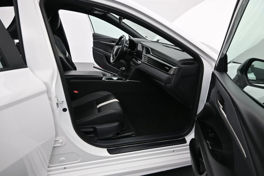 Used 2025 Toyota Camry SE FWD image 18