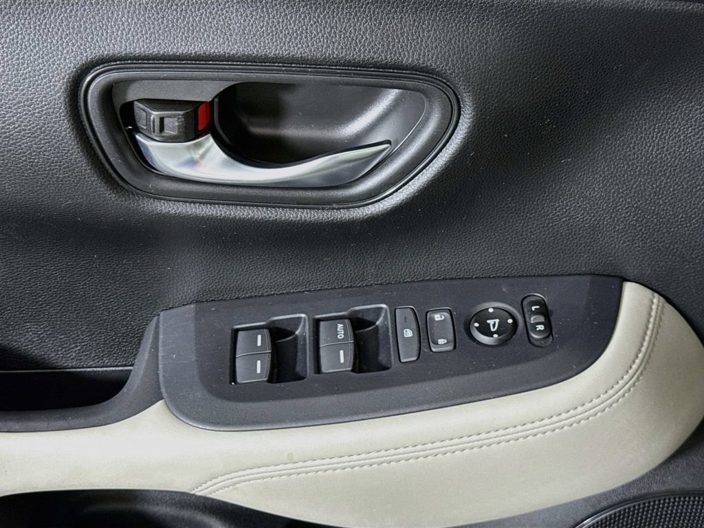 Used 2025 Honda HR-V LX image 22