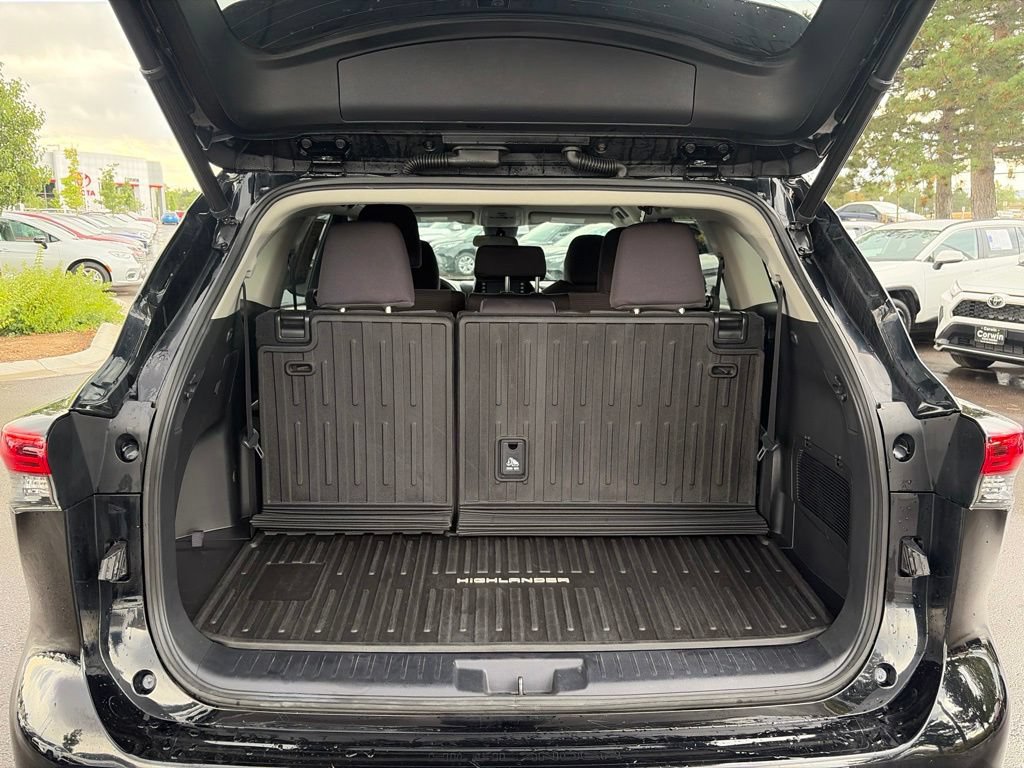 Used 2022 Toyota Highlander LE AWD/4WD image 20