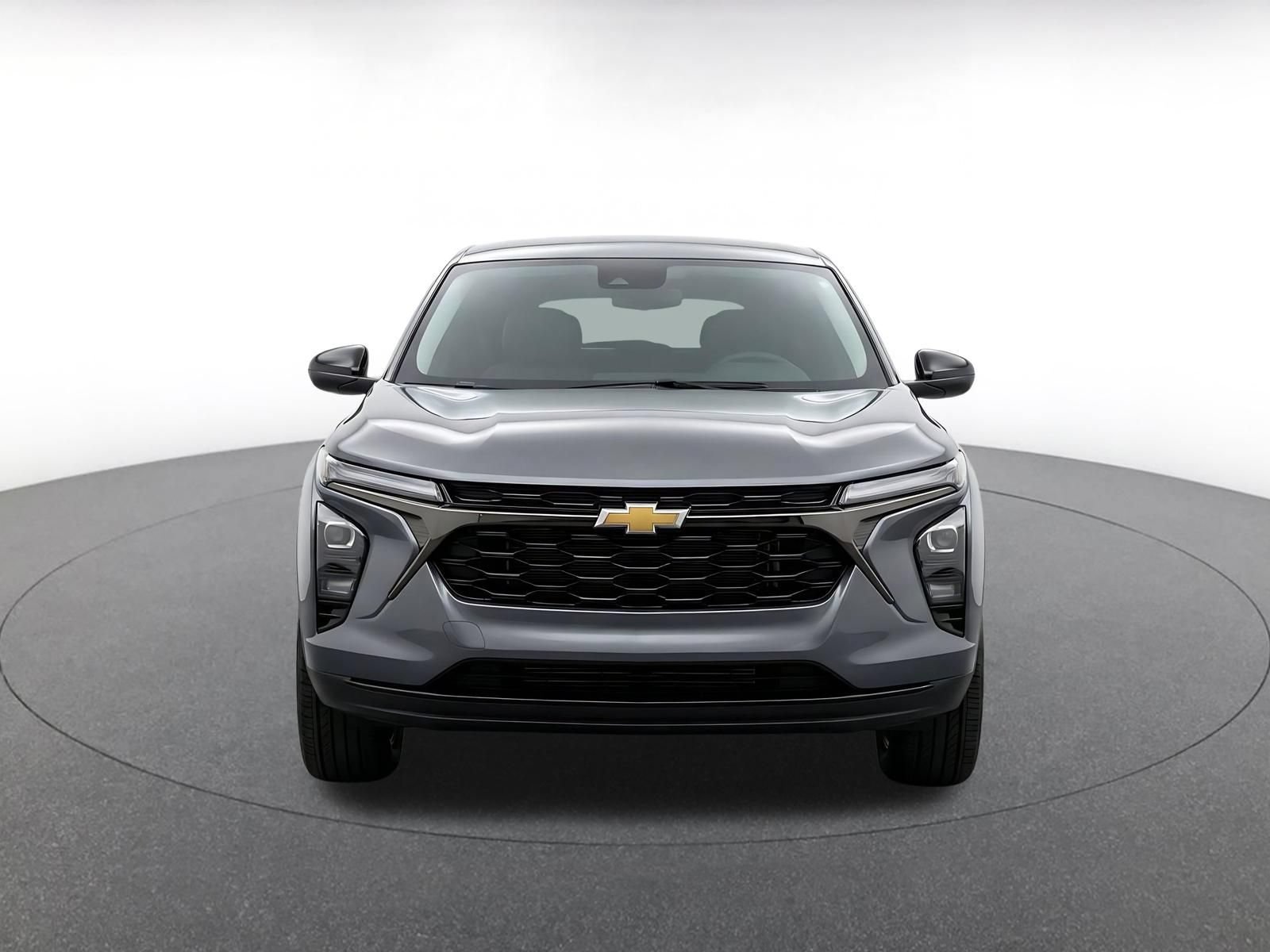 Used 2025 Chevrolet Trax LT FWD image 2