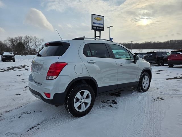 Used 2022 Chevrolet Trax LT w/ LT Convenience Package image 4