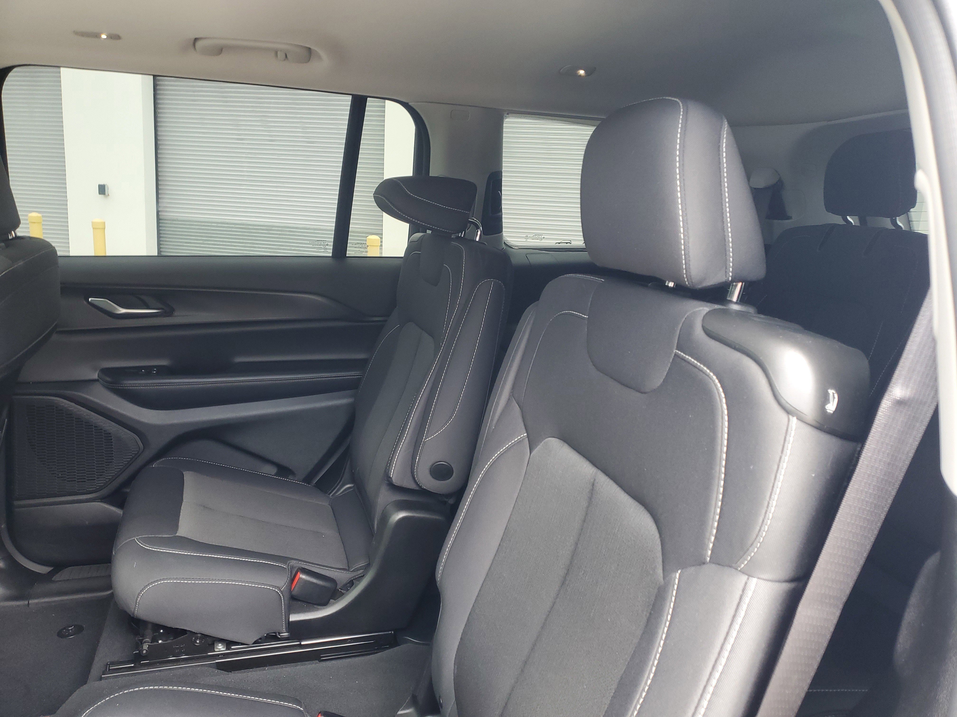 Used 2024 Jeep Grand Cherokee L Laredo RWD image 13