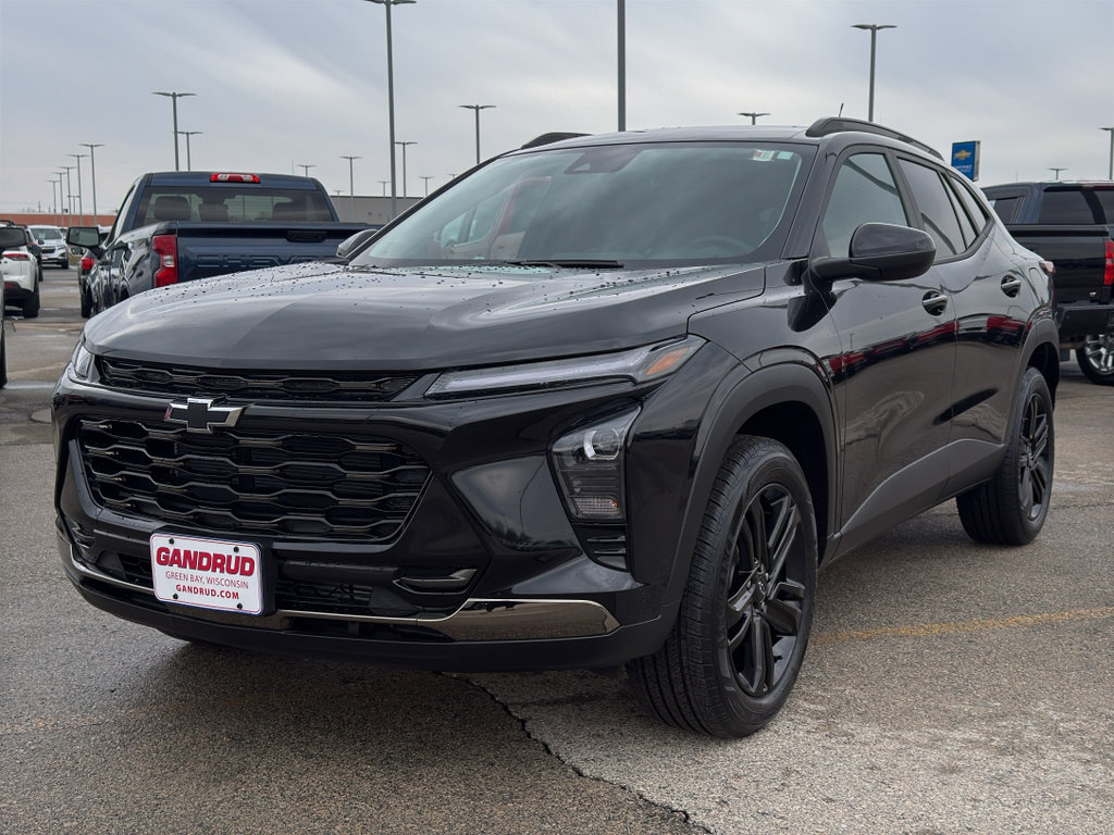 Used 2025 Chevrolet Trax ACTIV w/ Driver Confidence Package image 2