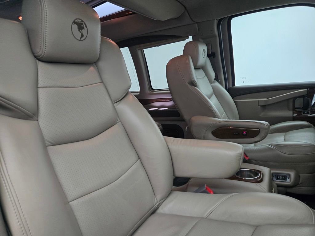 Used 2020 GMC Savana 2500 Extended w/ Enhanced Convenience Package image 43