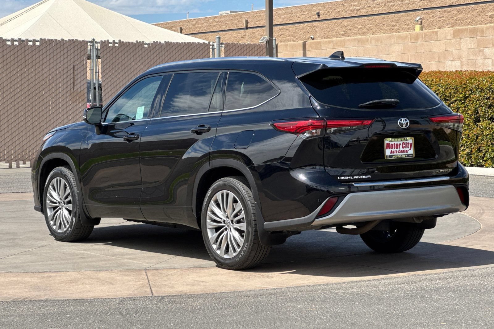 Used 2021 Toyota Highlander Platinum FWD image 6