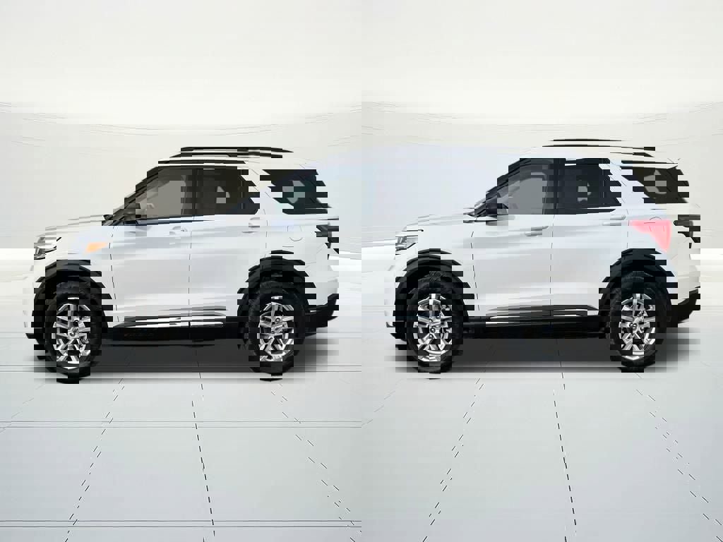 Used 2023 Ford Explorer XLT w/ Equipment Group 202A image 2