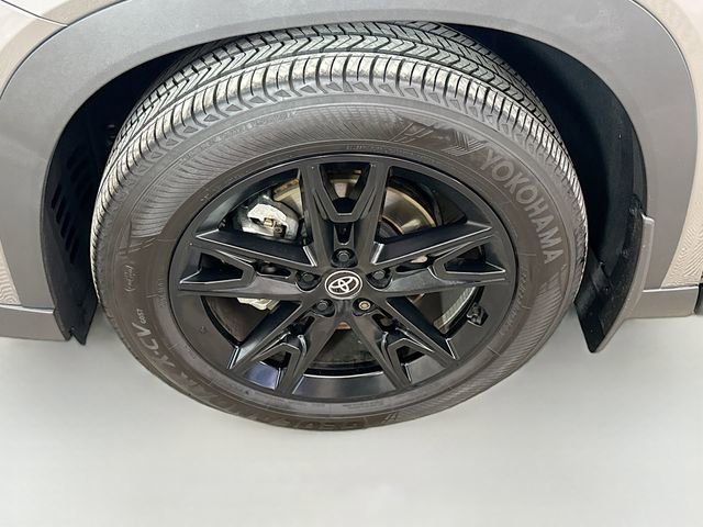 Used 2025 Toyota Grand Highlander AWD Hybrid image 33