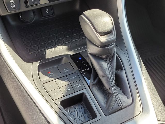 Used 2021 Toyota RAV4 XLE w/ Convenience Package image 19