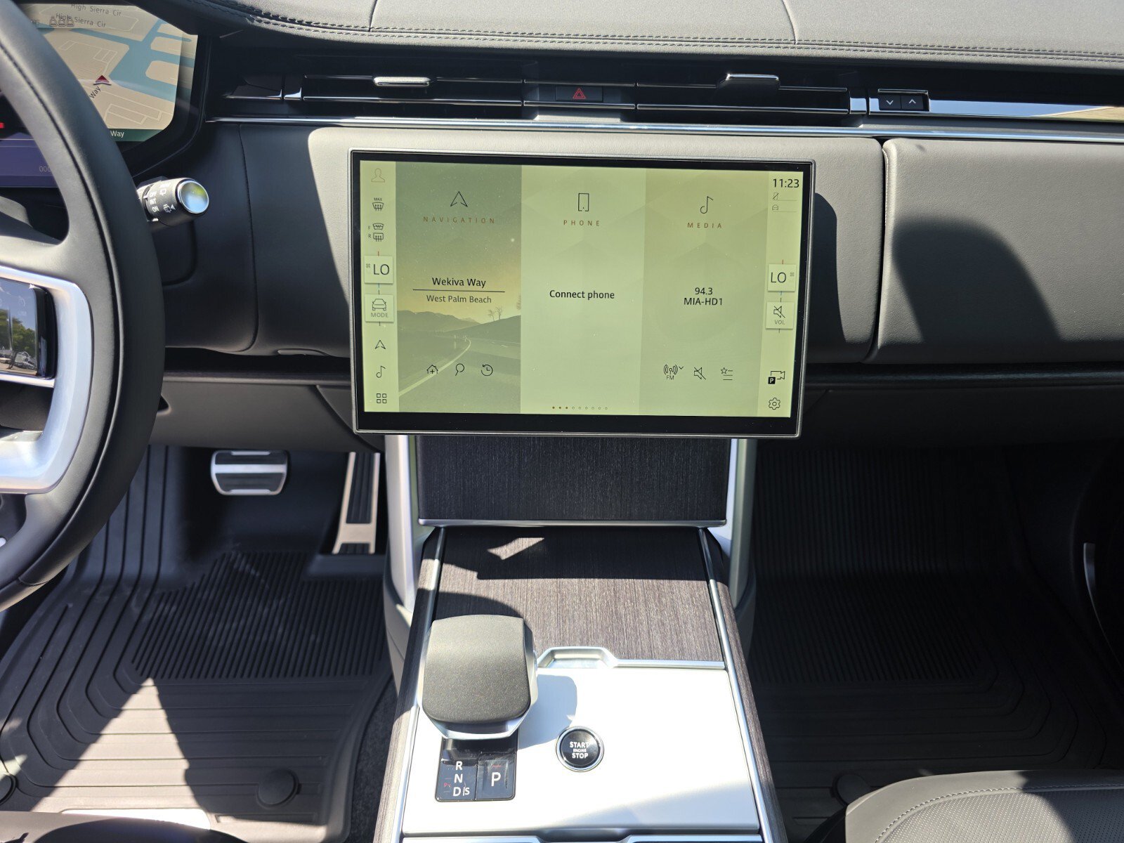 New 2026 Land Rover Range Rover SE AWD/4WD image 16