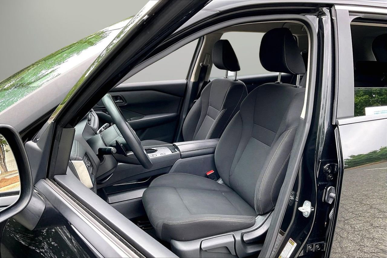 Used 2024 Nissan Rogue S FWD image 21