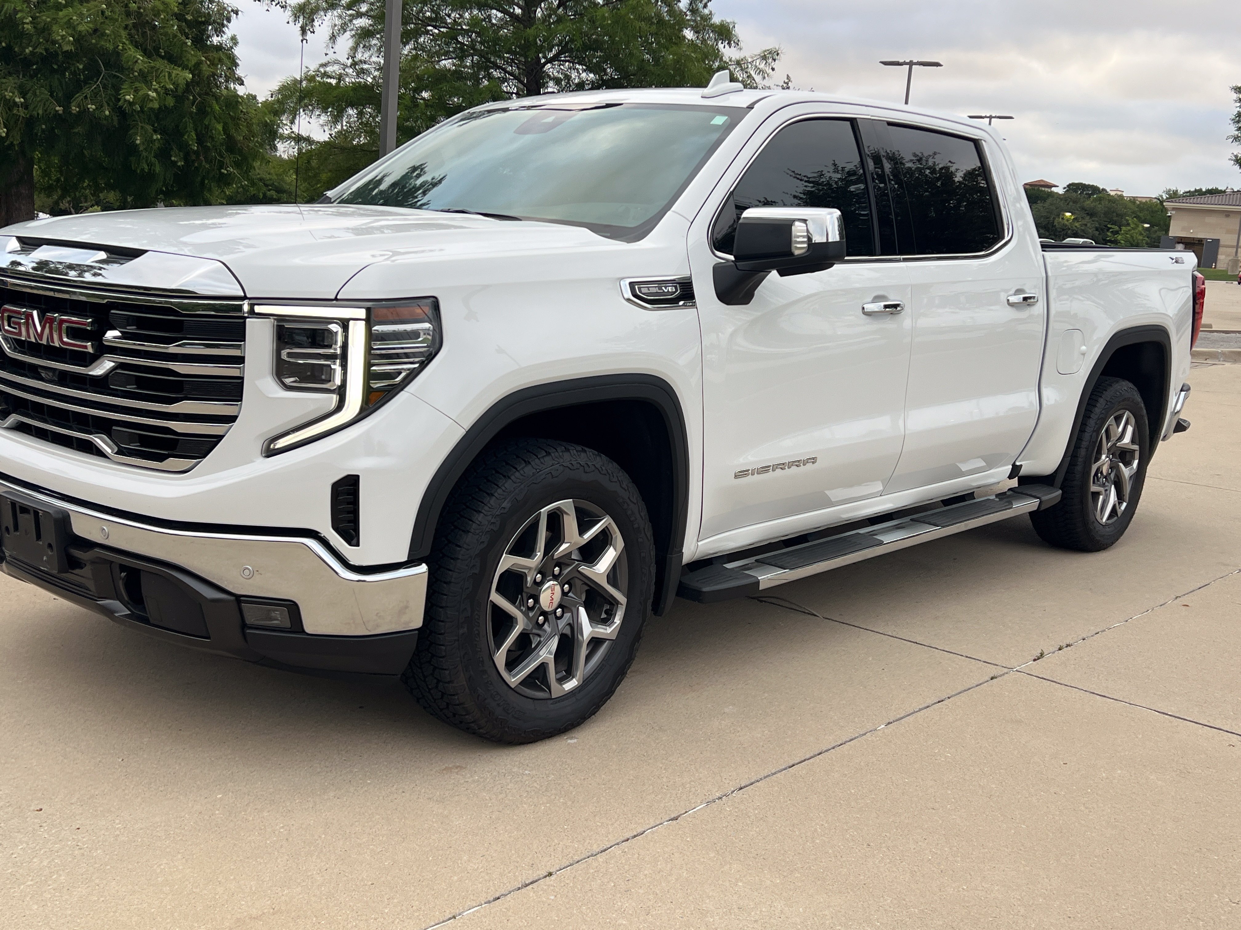 Used 2024 GMC Sierra 1500 SLT w/ SLT Premium Plus Package AWD/4WD image 5