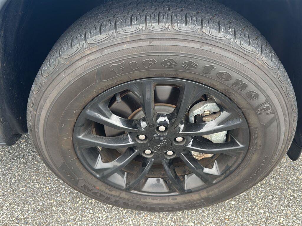 Used 2023 Jeep Cherokee Altitude Lux AWD/4WD image 12