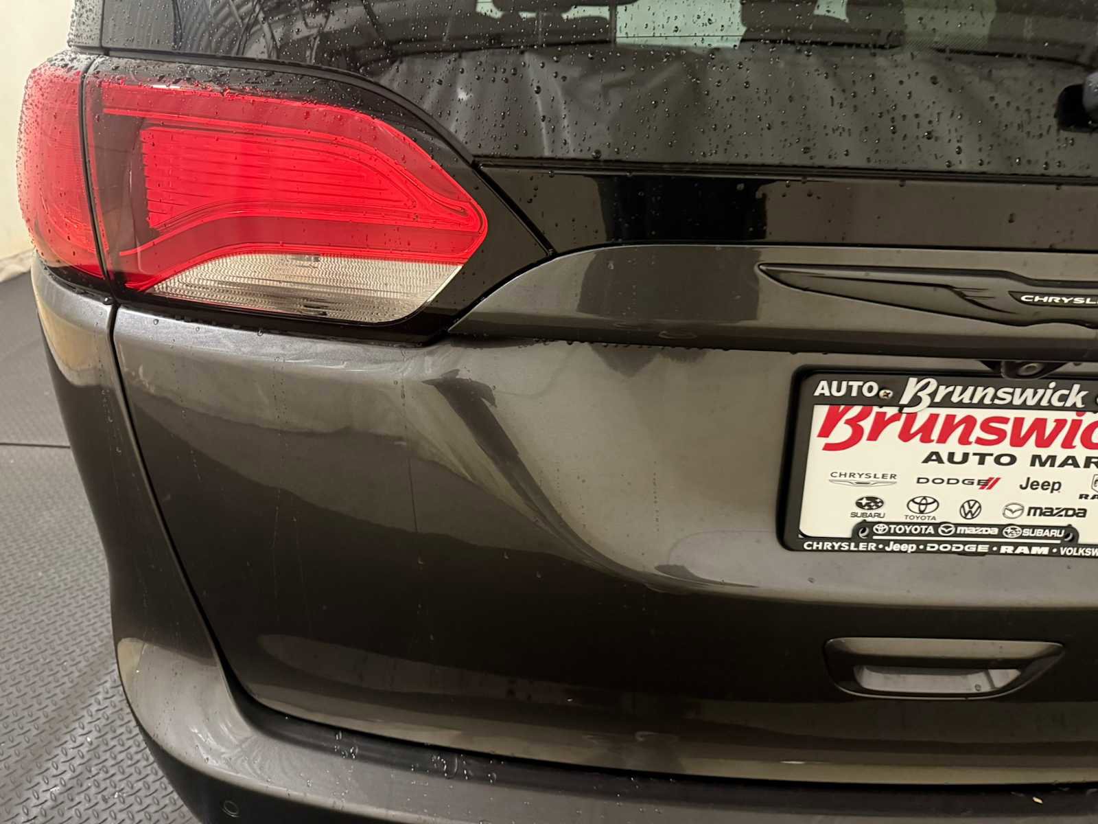 Used 2019 Chrysler Pacifica Touring Plus w/ Advanced Safetytec Group image 17