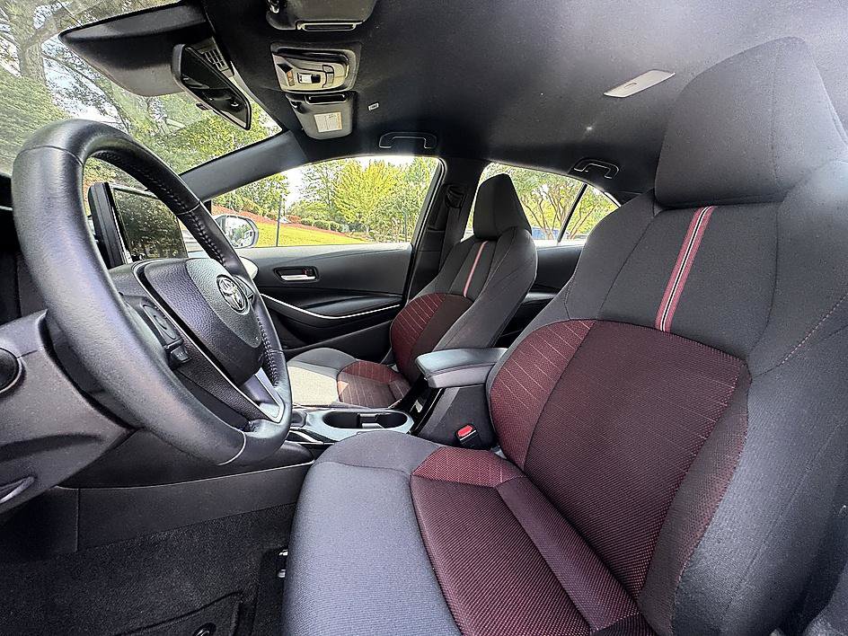 Certified 2025 Toyota Corolla SE FWD image 9